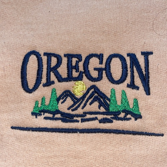 NEW BDG SZ XS URBAN OUTFITTERS DISTRESSED OREGON EMBROIDERED CREW SWEATSHIRT - Picture 6 of 6